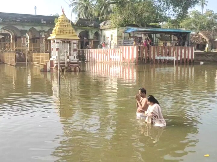 பிரதமர் மோடி நீண்ட ஆயுளுடன் இருக்க காவிரி துலாக்கட்டத்தில் வானதி சீனிவாசன் நீராடி வழிபாடு