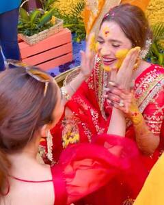 Ankita Lokhande Haldi Ceremony: अंकिता लोखंडे और Vicky Jain को लगी हल्दी, ढोल की थाप पर जमकर झूमे दोनों