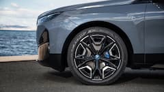 BMW iX Pics: आज लॉन्च होगी BMW iX इलेक्ट्रिक कार, अभी देखें तस्वीरें और जानें क्या मिलेगा खास