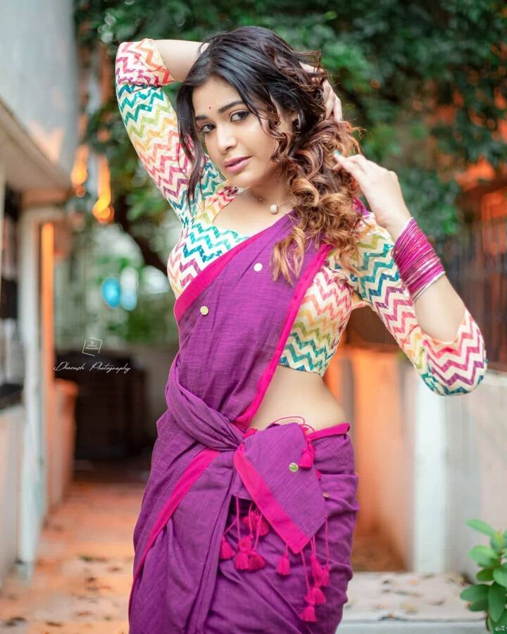 உன் எலுமிச்சம் பழ நிற இடுப்புல கெறங்கி போனேன்டி