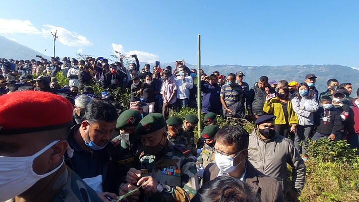 দুধসাদা চাদরে মোড়া কফিন। গান স্যালুটে চিরবিদায়। হাবিলদার সৎপাল রাই। দার্জিলিং-এর তাকদায় বাবার পাশেই সমাধিস্থ করা হল সৎপাল রাইকে।