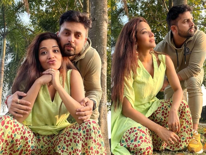 Monalisa Romantic Photos: भोजपुरी एक्ट्रेस मोनालिसा की अदाओं का जादू उनके फैंस के सिर चढ़कर बोलता है. वो सोशल मीडिया पर काफी एक्टिव रहती हैं और फैंस के साथ अपनी फोटोज शेयर करती रहती हैं. उनकी फोटोज फैंस को काफी पसंद आती हैं.