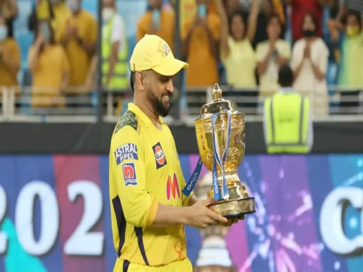 महेंद्र सिंह धोनी भले ही इंटरनेशनल क्रिकेट से संन्यास ले चुके हैं, लेकिन वह अब भी दुनिया के सबसे अमीर क्रिकेटरों में शुमार हैं. धोनी के पास एक से बढ़कर एक महंगी गाड़ियां हैं. झारखंड की राजधानी रांची में ही उनका आलीशान फार्महाउस है. माही और उनका परिवार इसी फार्महाउस में रहता है.