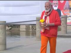 PM Modi in Varanasi: पीएम मोदी ने काशी पहुंचकर गंगा में लगाई डुबकी, देखें तस्वीरें