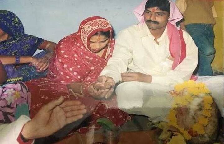 पूजा पाल समाजवादी पार्टी की नेता हैं. इससे पहले वह बसपा में रहते हुए इलाहाबाद पश्चिम से विधायक चुनी गई थीं. पूजा पाल के पति राजू पाल की दिनदहाड़े गोली मारकर हत्या कर दी गई थी. इस हत्याकांड में नाम आया था अतीक अहमद का. पति की हत्या के बाद पूजा ने राजनीति में कदम रखा था.