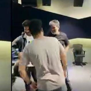 RRR Trailer: ఆర్ఆర్ఆర్ ట్రైలర్ ఫస్ట్ టైం చూసిన తర్వాత తారక్, రామ్ చరణ్ రియాక్షన్ చూడండి