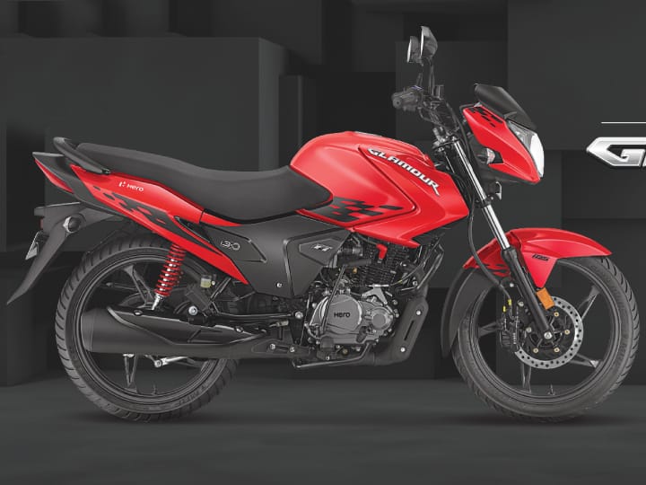 हीरो ग्लैमर में 124.7 cc की इंजन है. यह 55 kmpl की माइलेज देती है. इसमें 5 स्पीड मैनुअल ट्रांसमिशन है. बाइक का फ्यूल टैंक 10 लीटर है. इसकी कीमत 75,900 रुपये (एक्स शोरूम) से शुरू हो जाती है.
