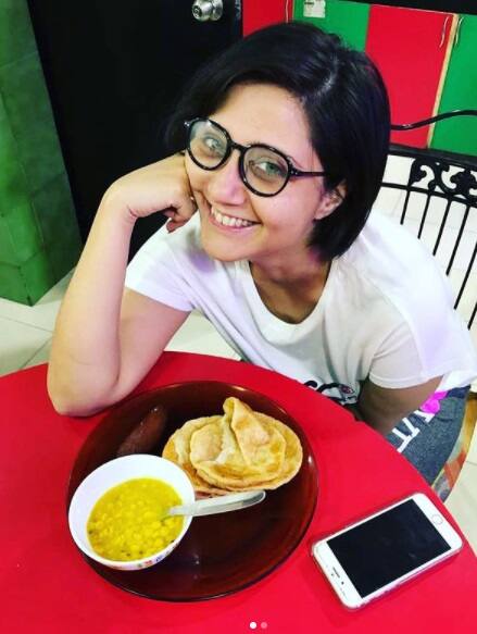 আজ বড় পর্দায় নিয়মিত কাজ করলেও স্বস্তিকা মুখোপাধ্যায়ের কেরিয়ারের শুরুটা বড় পর্দায় দিয়ে হয়নি। তাঁর অভিনয়ে আত্মপ্রকাশ হয় 'দেবদাসী' নামে এক টিভি সিরিজ দিয়ে।