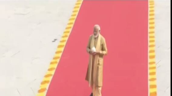 PM મોદીનું ડમરુ વગાડીને કરાયું સ્વાગત, તેઓ બાબા વિશ્વનાથ પર કરશે જળાભિષેક