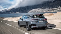 BMW iX Pics: आज लॉन्च होगी BMW iX इलेक्ट्रिक कार, अभी देखें तस्वीरें और जानें क्या मिलेगा खास