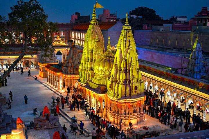 કાશી વિશ્વનાથ ધામમાં શું છે? - 27 મંદિરો, 4 દરવાજા, 320 મીટર લાંબો રસ્તો, 70 ફૂલોની દુકાનો, પ્રદર્શન જગ્યા, હેરિટેજ લાઇબ્રેરી, મલ્ટીપર્પઝ હોલ, વારાણસી ગેલેરી, પ્રવાસી સુવિધા કેન્દ્ર, ગેલેરી-પ્રોજેક્ટ મ્યુઝિયમ, મંદિર ચોક.