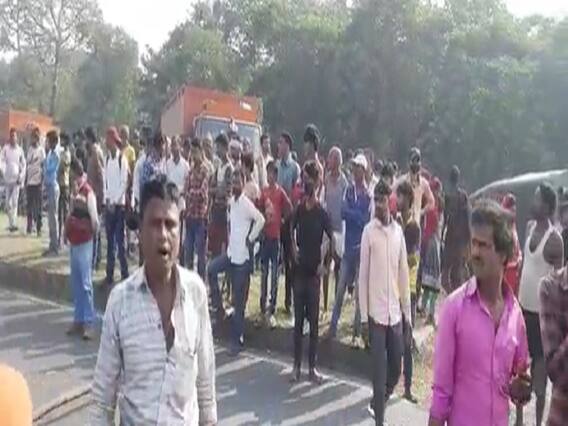 Supaul Road Accident: बेलगाम ट्रक ने ऑटो में मारी टक्कर, मां की मौत, बेटा समेत दो गंभीर रूप से घायल Supaul Road Accident: बेलगाम ट्रक ने ऑटो में मारी टक्कर, मां की मौत, बेटा समेत दो गंभीर रूप से घायल