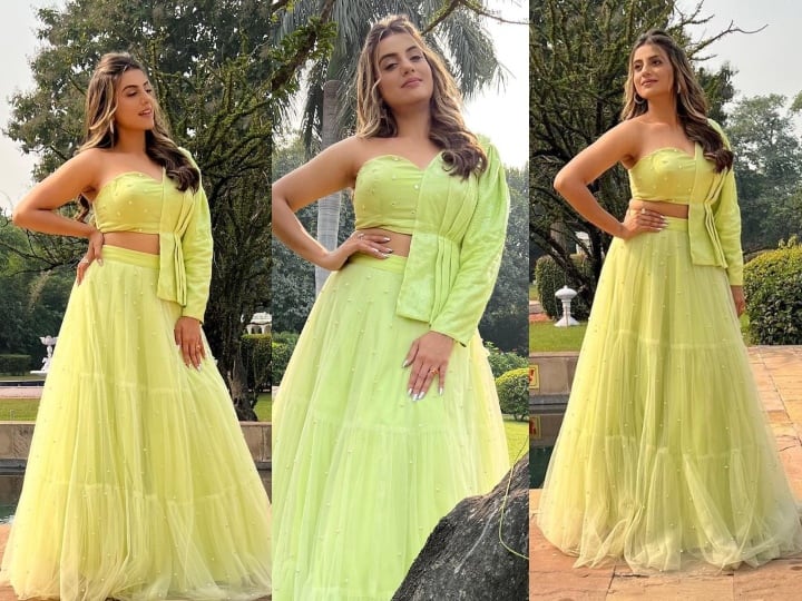 Akshara Singh Latest Photo: भोजपुरी सेंसेशन अक्षरा सिंह अपनी खूबसूरती से लाखों दिलों पर राज करती हैं. अपने शानदार लुक्स और स्टाइल से वो फैंस को दीवाना कर देती हैं. अक्षरा सिंह ने सोशल मीडिया पर अपनी फोटोज शेयर की हैं, जिसमें अपने लुक को देखकर वो खुद पर ही फिदा हो गईं.