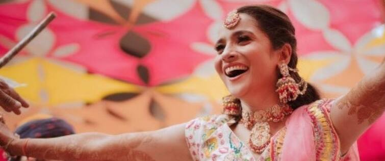 Happy Bride Ankita Lokhande Dances Her Heart On 'Jhumka Bareily Wala' At Haldi Ceremony Ankita Lokhande Haldi Ceremony: ‘ঝুমকা বরেলিওয়ালা’, নাচে-গানে গায়ে হলুদ অঙ্কিতার