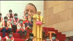 Kashi Vishwanath Corridor: নিরলস পরিশ্রমকে কুর্নিশ জানিয়ে কাশী বিশ্বনাথ মন্দিরের শ্রমিকদের উপর পুষ্পবৃষ্টি মোদির | Bangla News