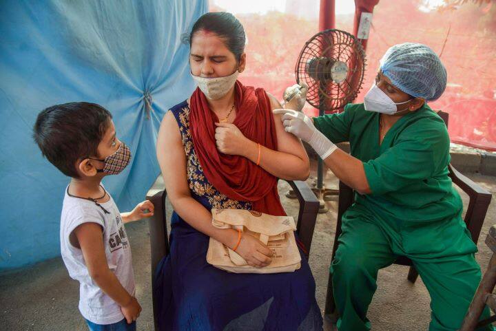West Bengal Coronavirus Updates: 414 new cases, 422 recoveries with 7 death recorded in 24 hours in the state WB Corona Cases: আলিপুরদুয়ার, কালিম্পং-এ করোনায় আক্রান্ত ১ জন, সংক্রমণের শীর্ষে কলকাতা