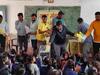 Sehore News: सीहोर में रेत खनन कंपनी ने उठाया सामाजिक दायित्व का जिम्मा, छात्रों के बीच बांटे 250 वाटर बोतल