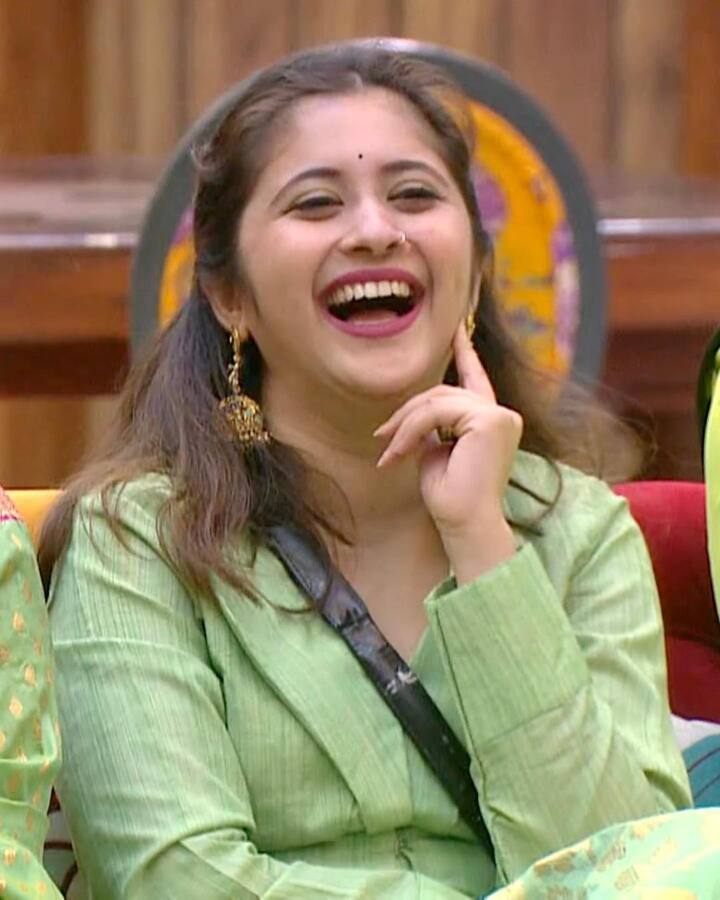 बिग बॉस मराठी 3 मुळे गायत्री चांगलीच चर्चेत आली. (photo:gayatridatarofficial/ig)