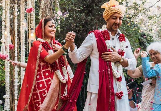 दीया मिर्जा और वैभव रेखी (Dia Mirza – Vaibhav Rekhi): दीया मिर्जा और वैभव रेखी भी इसी साल फरवरी में शादी के बंधन में बंधे. हैदराबाद में हुई इस शादी में भी ज्यादा हो हल्ला नहीं हुआ था. बल्कि दोनों ने खास लोगों की मौजूदगी में ही सात फेरे लिए थे. (फोटो – सोशल मीडिया)