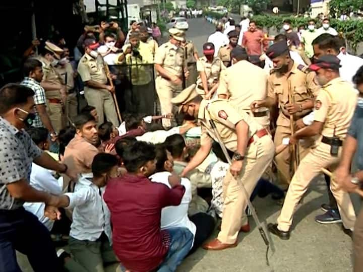 mhada paper leak abvp protest against housing minister jitendra awhad house म्हाडा पेपरफुटी प्रकरण;  जितेंद्र आव्हाड यांच्या घराबाहेर अभाविपची निदर्शने