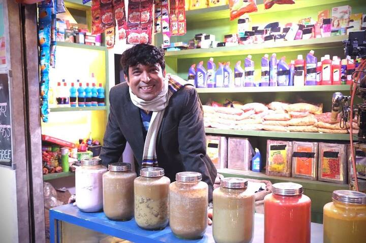 Chandan Prabhakar Net Worth:'द कपिल शर्मा शो' के हर किरदार की अपनी एक अलग पहचान है. कॉमेडी शो में चंदू चायवाला का रोल प्ले करने वाले एक्टर कॉमेडियन चंदन प्रभाकर अपनी एक्टिंग को लेकर हमेशा चर्चा में रहते हैं.