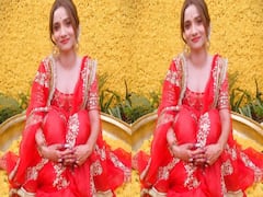 Ankita Lokhande Haldi: अपनी हल्दी पर फूलों के बीच फूल सी ही नजर आईं Ankita Lokhande, लाल शरारे में लगीं बला सी खूबसूरत