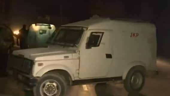 Srinagar में जवानों की बस पर हमला, Kashmir Tigers ने ली हमले की जिम्मेदार | Bharat Ki Baat
