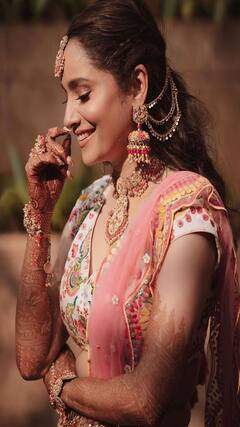 Ankita Lokhande Marriage: पैर में चोट के लगने के बावजूद Ankita Lokhande ने अपनी सास के साथ 'संगीत' में दी डांस परफॉर्मेंस, देखें वीडियो