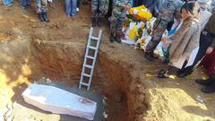 Satpal Rai's Funeral: বাবার পাশেই সমাধিস্থ, গান স্যালুটে চিরবিদায় সৎপালকে