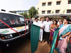 KTR: హైదరాబాద్‌లో మరో 1,300 స్వచ్ఛ వాహనాలు.. జెండా ఊపి ప్రారంభించిన కేటీఆర్