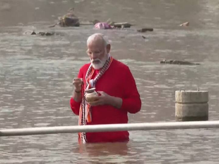PM Modi in Varanasi: पीएम मोदी ने गंगा में डुबकी लगाते वक्त क्यों पहना 'लीरम फी', क्या ये चुनावों को लेकर है कोई हिंट, मणिपुर के सीएम ने दिया जवाब PM Modi ganga snan Varanasi connection with Manipur Election 2022 PM Modi in Varanasi: पीएम मोदी ने गंगा में डुबकी लगाते वक्त क्यों पहना 'लीरम फी', क्या ये चुनावों को लेकर है कोई हिंट, मणिपुर के सीएम ने दिया जवाब