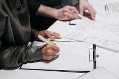 100% Paperless in Dubai: কাগজহীন হতে চলেছে এই দেশ, নতুন সিদ্ধান্তে সাশ্রয় কয়েক কোটি টাকা