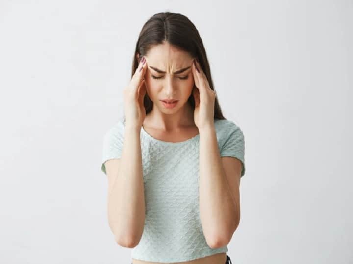 Migraine Cause And Symptoms Precaution In Migraine And Treatment माइग्रेन की समस्या में न करें इन चीजों का सेवन