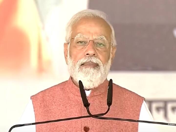 PM Modi की अपील, दो गरीब बेटियों के स्किल डेवलपमेंट की उठाएं जिम्मेदारी, बनारस के विकास पर भी कही बड़ी बात PM Modi in Kashi: Narendra Modi on Girl Centered Skills Development PM Modi की अपील, दो गरीब बेटियों के स्किल डेवलपमेंट की उठाएं जिम्मेदारी, बनारस के विकास पर भी कही बड़ी बात