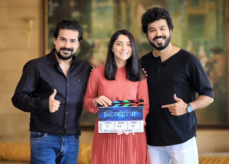 pushkar jog sonalee kulkarni and ashay kulkarni film victoria Victoria Marathi Film : पुष्कर, सोनाली आणि आशयची भन्नाट केमिस्ट्री; 'व्हिक्टोरिया' लवकरच प्रेक्षकांच्या भेटीस