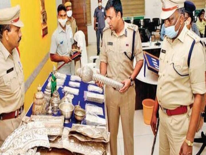 Andhra Pradesh 64-year-old held for burgling 17 temples, gold, silver ornaments recovered ஆந்திராவில் 17 கோயில்களில் கொள்ளையடித்த 64 வயது முதியவர்: கிலோக்கணக்கில் வெள்ளி, தங்கம் பறிமுதல்!