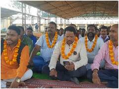 Bastar News: नियमितीकरण की मांग को लेकर दैनिक वेतनभोगी कर्मियों की भूख हड़ताल, विधानसभा घेराव की दी चेतावनी