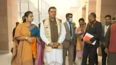 CM Pushkar Dhami पत्नी के साथ पहुंचे वाराणसी, बाबा विश्वनाथ के किए दर्शन | 70 Ka Sangram