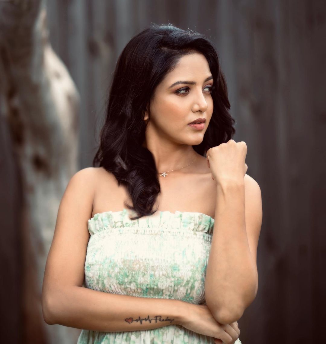 எப்போது பார்த்தாலும் அழுவது