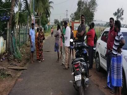 Kanchipuram A man was beaten to death near Sriperumbudur in Kanchipuram மதுபோதையில் துவங்கிய வாய் தகராறு... தடுக்கச் சென்று பக்கத்து வீட்டுக்காரரை அடித்தே கொன்ற கும்பல்!