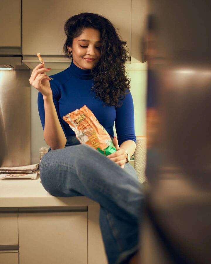 உன்னோடு நானும் போனா தூரம் யாவும் நெஞ்சிலே ரீங்கார நினைவுகளாக அலையாய் இங்கே மிஞ்சுதே