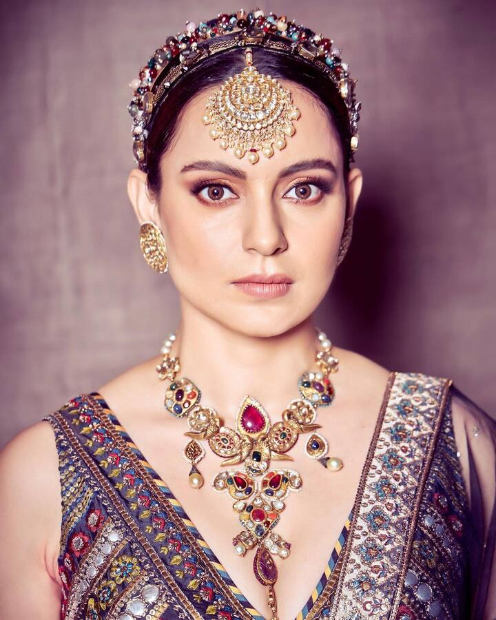 नुकतेच तिने काही खास फोटो इंस्टाग्रामवर शेअर केलेत. या फोटोमध्ये तिचा एक खास लूक दिसून येतोय. (photo: kanganaranaut/ig)