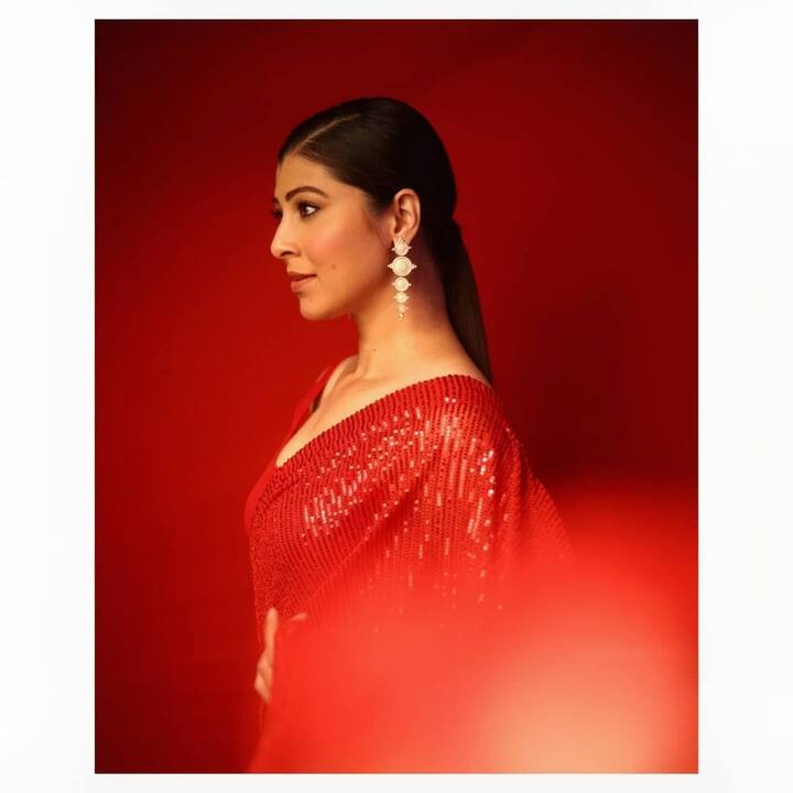 मी सिंधूताई सपकाळ, कँडल मार्च या सिनेमांसहं आधी बसू मग बोलू, नांदी आदी अनेक नाटकांत तिने कामं केली आहेत. (Photo:@tejaswini_pandit/IG)