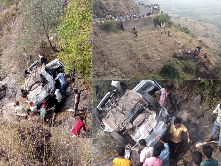 Car Accident: Car crashes into a ravine, Two People killed; Incident in Shinganapur Ghat Car Accident: शिंगणापूर घाटात 400 फूट खोल दरीत कोसळली कार, मायलेकाचा जागीच मृत्यू