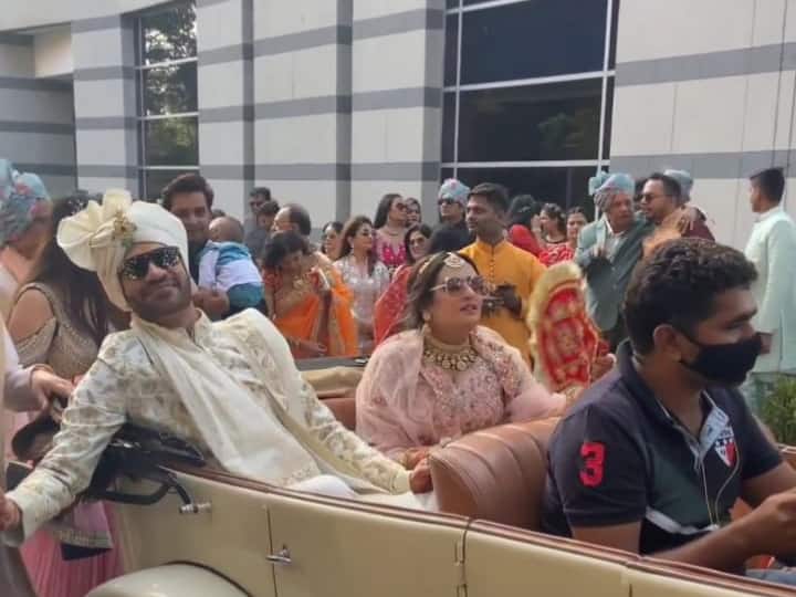 Ankita Lokhande-Vicky Jain Wedding: Groom Arrives In Style In A Vintage Car. Watch Video Ankita Lokhande-Vicky Jain Wedding: Groom Arrives In Style In A Vintage Car