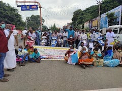சேலத்தில் மாற்றுத்திறனாளிகள் சாலை மறியல் - மாதாந்திர உதவித்தொகையை உயர்த்தி தர கோரிக்கை