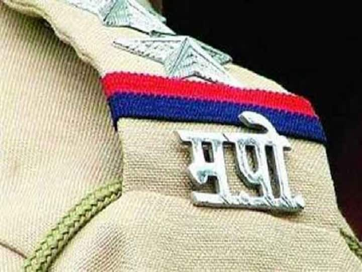 Maharashtra Police Transferred Home Ministry Stay on suspension of transfers of five IPS officers within 12 hours Police Transferred : पोलिसांच्या बदल्यांबाबत गृहखात्याचा अजब कारभार, पाच अधिकाऱ्यांच्या बदल्यांना 12 तासांतच स्थगिती