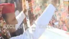 SP की विजय यात्रा में उमड़ा हुजूम, समर्थकों का Akhilesh Yadav ने किया अभिवादन| Hindi News