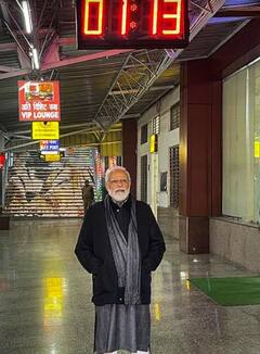 PM Modi Varanasi Visit: রাত ১:১৩! যোগীর সঙ্গে বারাণসী রেল স্টেশন ঘুরে দেখলে মোদি, নিলেন আধুনিক ব্যবস্থা সম্পর্কিত খোঁজ-খবরও