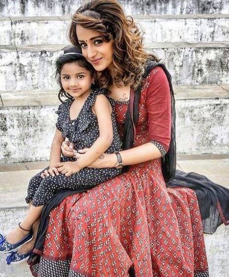 விடிகிறது காலை! உன் பேச்சு,  உன் பார்வை,  நகர்த்திடும் பகலை, இரவை!